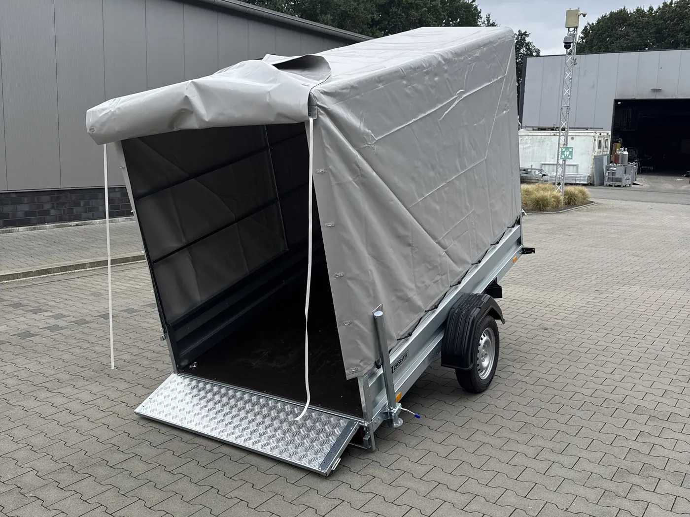 750-kg-Kastenanhänger der Mietschmiede – Ansicht 3