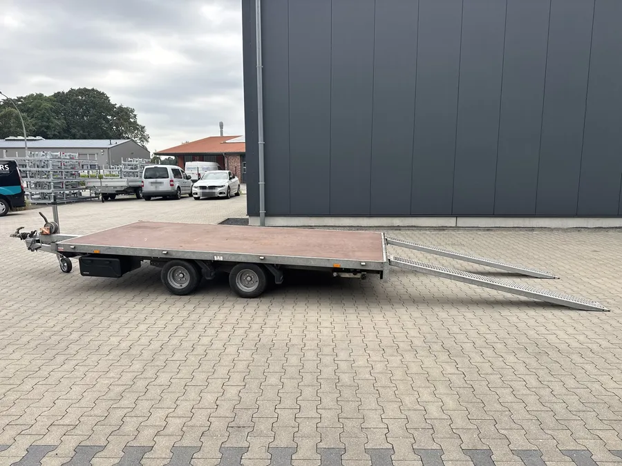 Autotransporter der Mietschmiede